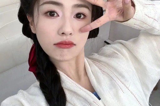 21岁女孩靠“隐私部位”年赚8300万美元比肩詹姆斯！这届网红为何集体反着穿？